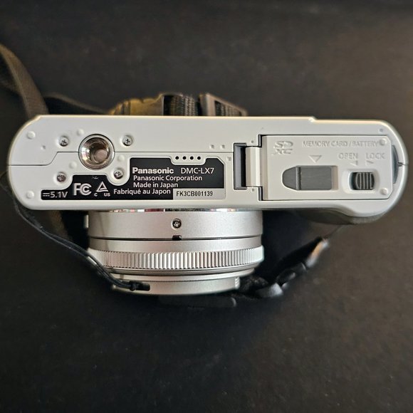Panasonic Lumix DMC-LX7, EUC, incl. OEM leather Panasonic case, strap, SD card - Picture 6 of 17